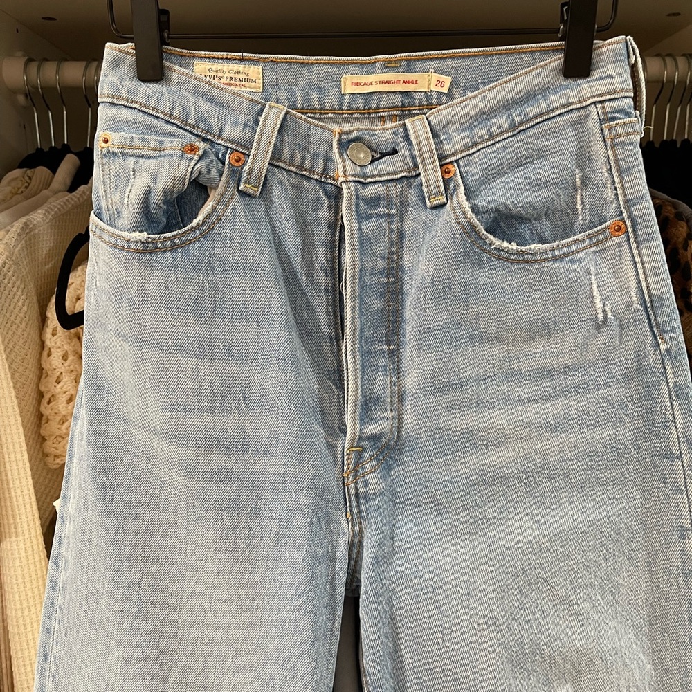Levi’s Ribcage Jeans - Picture 3 of 6